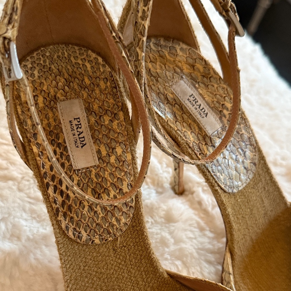 Prada Tan and Cream Raffia Heels with Embellished Design Size 39.5 - Picture 3 of 8